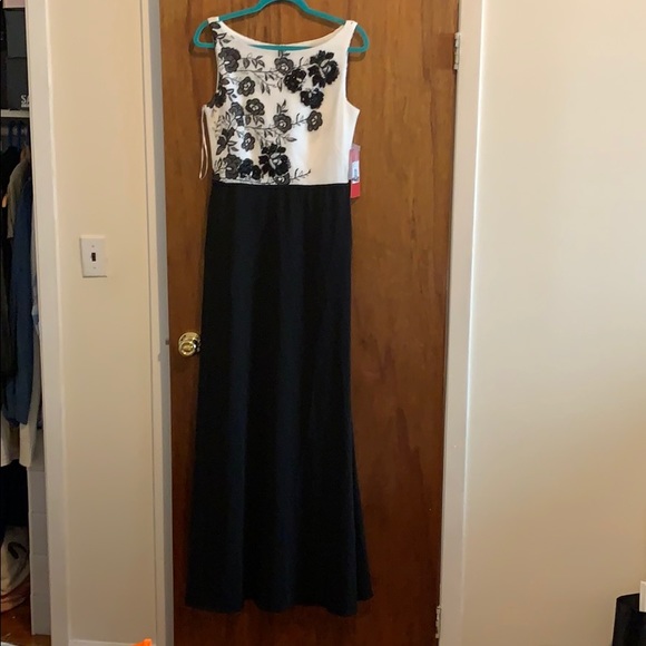 Carmen Marc Valvo Dresses & Skirts - Formal dress Carmen Marc Valvo Carmen Marc Valvo Dresses & Skirts - Formal dress Carmen Marc Valvo